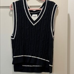 Abercrombie & Fitch Black and White Sweater Vest